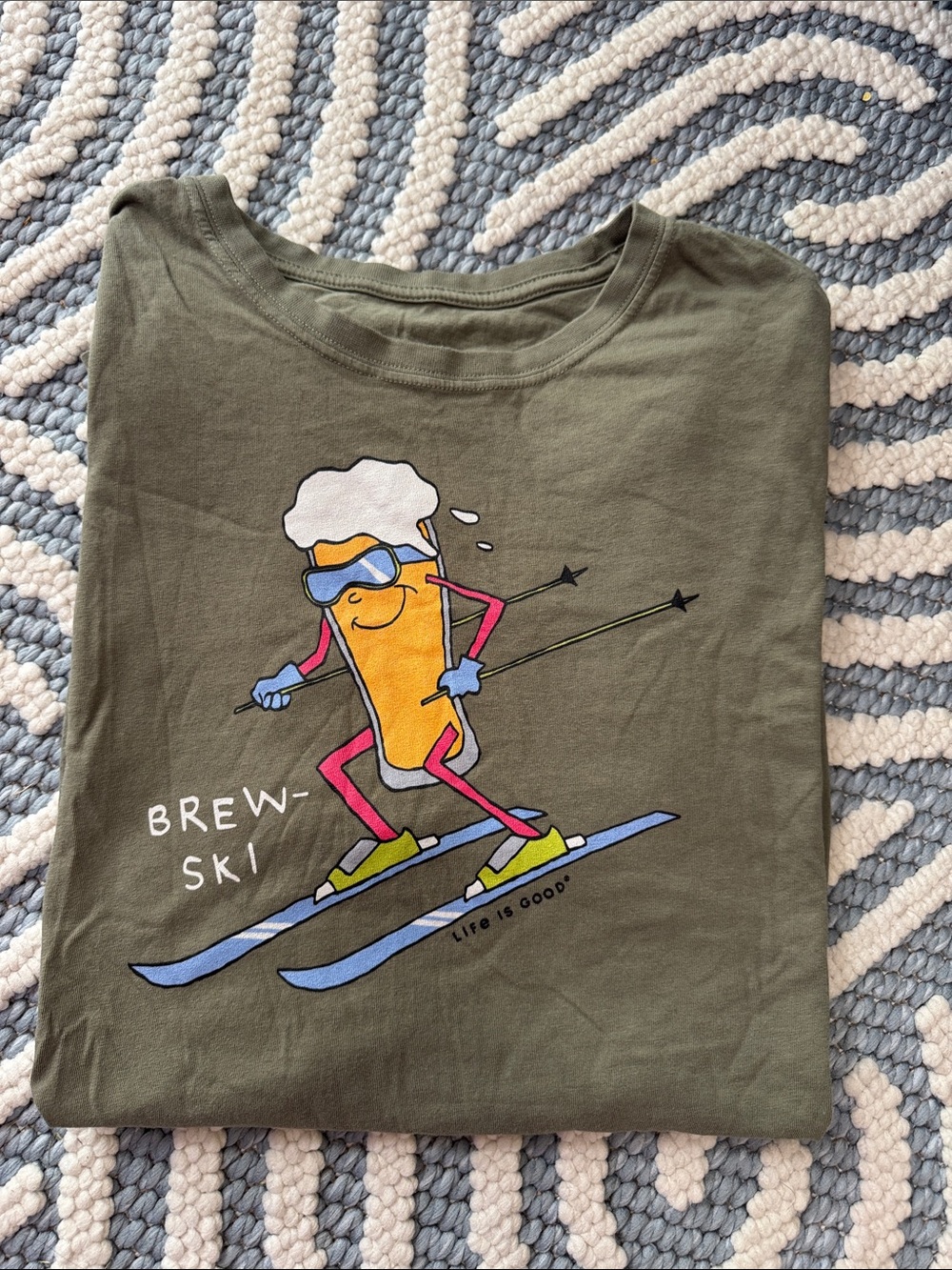 Life Is Good Brew-Ski Beer Skier Graphic T-Shirt Olive Green Crusher Lite Men's